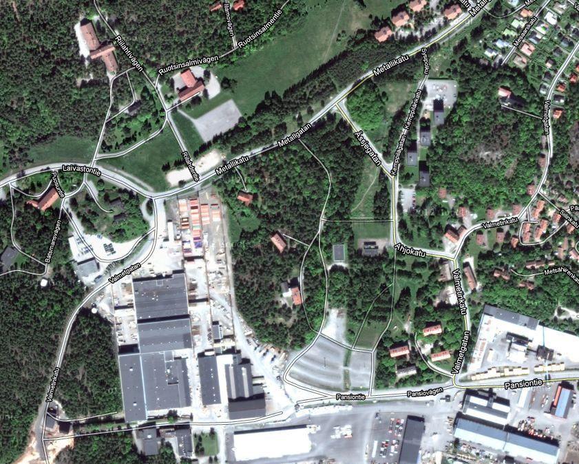 43 SMMEPAn sorakenttä Metso Papers Kuva 10. Ilmakuva SMMEPA:n sorakentästä (Google Maps 2012). Aitasuojaukseen ei mielestäni ole tarvetta, koska kenttä sijaitsee SMMEPA:n alueella.