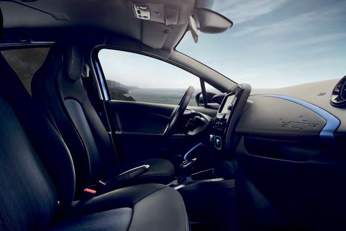 Renault ZOE jakaa perusrakenteensa CLIOn kanssa, mutta sähköauton muotoilu on persoonallinen ja sisarmalliaan aerodynaamisempi.
