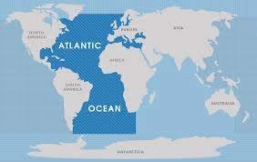 Atlantin valtameri ulottuu lännessä Amerikan mantereeseen ja idässä Eurooppaan ja Afrikkaan. Sen yhdistää Tyyneen valtamereen Jäämeri pohjoisessa ja Drakensalmi etelässä.