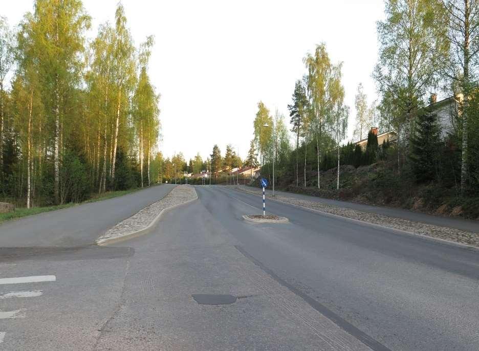 Hidastetyypit: sivusiirtymät Ajoradan tai ajolinjan sivusiirtymässä koko ajoradan tai ajokaistan sijainti poikkileikkauksessa muuttuu.