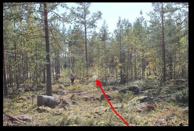 039763 N 6885166, E 292951 Väylä kolme kaartaa aluksi loivasti oikealle, ja puolen välin jälkeen se