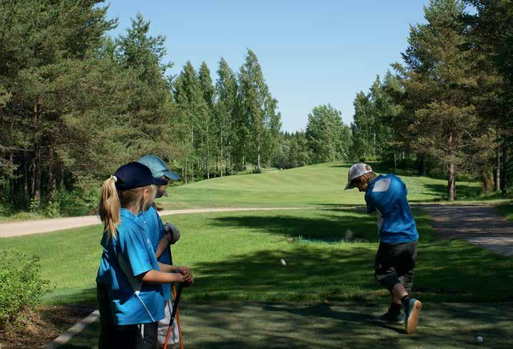 NGK:n Koulugolf-projekti käynnistyi Nurmijärvellä Yli 700 alakoulun 4-6 luokan oppilasta tutustutettiin keväällä golfin saloihin viidessä eri Nurmijärven koulussa.