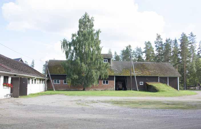 päärakennuksen pääty.