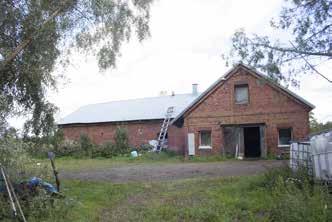 Tilan päärakennus oli vuodelta 1906 ja se paloi jouluna 2009. 173 Talo oli säilynyt hyvin alkuperäisen oloisena lukuunottamatta vuonna 1959 rakennettua lisäosaa.
