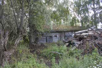 Pihapiirissä on pieni 1850-luvulta oleva riihi (152f, luokka 3) Furunäs Furunäs on Murrosta vuonna 1845 lohkottu uudistila.
