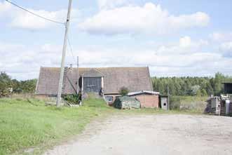 Tilan hirsirunkoisen päärakennuksen vanhimman osan ikä ei ole tiedossa, mutta se lienee 1800-luvulta. 177 Päärakennus ja pihapiiri saivat uuden asunsa 1920-luvun alun muutostöissä.