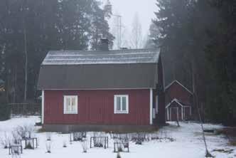 Pihasauna (220j; luokka 2) ja pihavaja (220k; luokka 3) pihapiirin eteläreunalla ovat maiseman kiintopisteenä tärkeimmät Laaksolan entinen lato (220f; luokka 3) kuuluu nykyisin Lehtolan tilaan, jonka