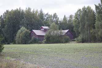 Rautakorven pihapiiriin kuuluu harjakattoinen tiiliaitta (123a; luokka 2) vuodelta 1928 24 ja laakea, korkealla harjakatolla varustettu punatiilinavetta (123b; luokka 3) 1930-luvulta.