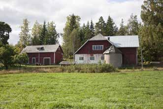 Vuonna 1945 valmistuneen päärakennuksen on piirtänyt Rautakorven tilan isännän veli, rakennusmestari Viljo Laakso. Laakso työskenteli varsinaisesti tietyömailla, ei talonrakentajana.