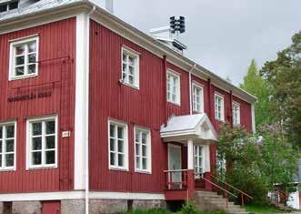 Varsinainen koulu rakennettiin vuonna 1908 Valter Jungin laatimien Taidetta kouluihin -yhdistyksen mallipiirustusten mukaan. Arkkitehti V.
