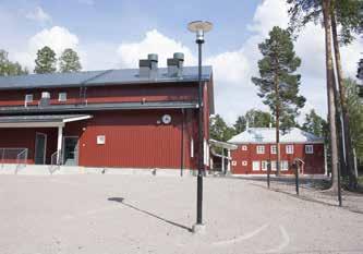 Koulu on rakennettu osittain vanhan koulun kivijalalle, minkä vuoksi pohjakaavat muistuttavat toisiaan.