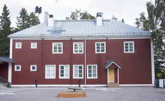 Koulun takana sijainnut lisärakennus valmistui vuonna 1976 48 ja se purettiin rakenteellisten virheiden tuottaminen kosteus- ja homeongelmien
