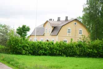58 Tallin takana on omalaatuinen telttakattoinen viljamakasiini (129c; luokka 1), jonka seinärakenteet on uusittu, mutta kattorakenteet ovat alkuperäiset.