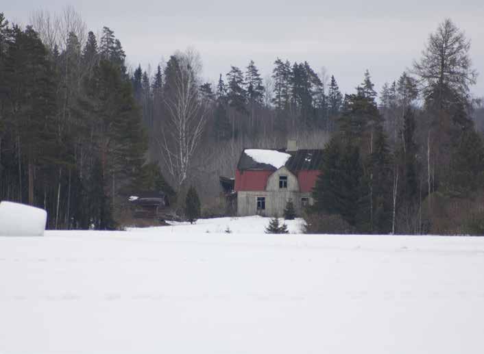 Ojalan vanha, harmaantunut päärakennus on 1920-luvulla pystytetty taitekattoinen pientalotyyppinen rakennus. 71 Se on uuden päärakennuksen myötä jäänyt asumattomaksi ja on huonossa kunnossa.
