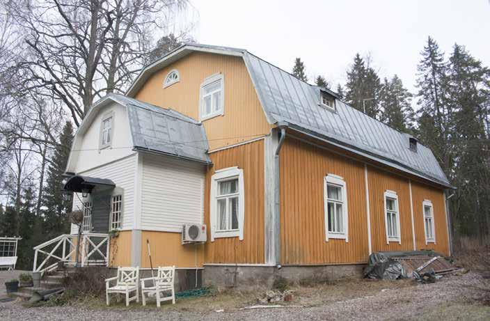 Lehmusvaaran pihapiiri on sijainnut nykyisellä paikallaan kahdella asuinrakennuksella ja lukuisilla talousrakennuksilla varustettuna vuonna 1870.