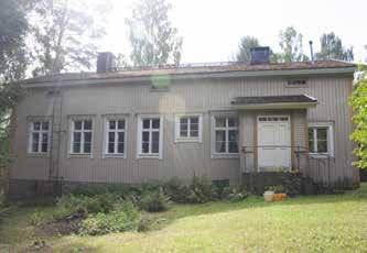 Muut alkuperäiset ikkunat on sodan jälkeen vaihdettu uusiin.