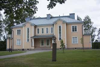 Hämeenlinnasta pari vuotta aiemmin perustetun päällystökoulunsa toiminnan paikalle.