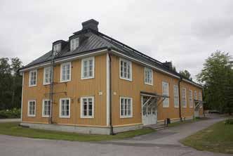 Levälä (78e; luokka 1) on sekin aumakattoinen ja kaksikerroksinen mutta Hersalaa pelkistetympi.