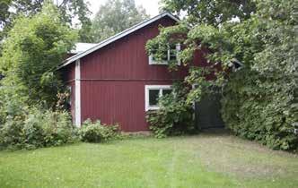 Pohjoispuolisella Perhelän tontilla on jäljellä vanha Nummelan mäkitupa (8a; luokka 2).