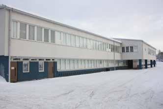 Luokat ryhmitettiin sivukäytävän varaan ja tuolloiset alaja yläkoulu erotettiin omiin siipiinsä.