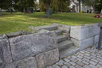 52 Kirkko ja sankarihaudat syksyllä 2013; kirkkoa korjataan. 52_kirkko_ sankarihaudat_img_4975.