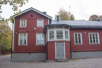 Senaatin arkiston vuodelta 1913 olevassa aktissa on koulun pohjapiirros, ja vuonna 1951 siitä on tehty mittauspiirustus. Rakennuksen pohjakaavaa voi kuvata lähinnä T-kirjaimeksi.