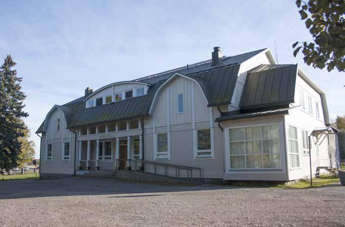 Tuusulan hallintoelimet toimivat alkuaikoinaan seurakunnan tiloissa, kunnalliskokous kokoontui kirkossa ja kunnallislautakunta pappilassa.