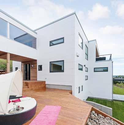 elementtitalo? Tämä moderni koti sijaitsee Etelä-Norjan Vestfoldissa ja on rakennettu kauttaaltaan laadukkaista materiaaleista.