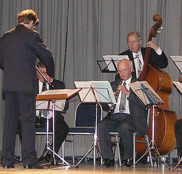 luotaessa uutta peruskoulun matematiikkakilpailua, toimikunnan vetäjänä heti alusta lähtien aina vuoteen 2004 saakka, siis yli 20 vuoden ajan.