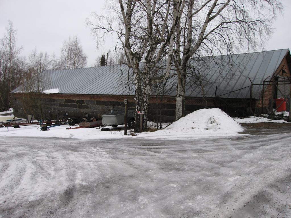 Makasiini, Rakennus IV (1019260171) PURETTU Kivi-, tiili- ja puurakenteinen makasiinirakennus valmistui Saippuan tehdasalueelle vuonna 1895.