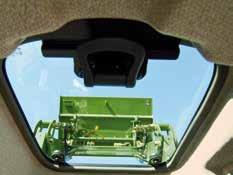 keskusohjauskonsolilta, ja korkeus- ja kaltevuussäädettävän ohjauspyörän ansiosta traktorin ohjaaminen on vaivatonta.