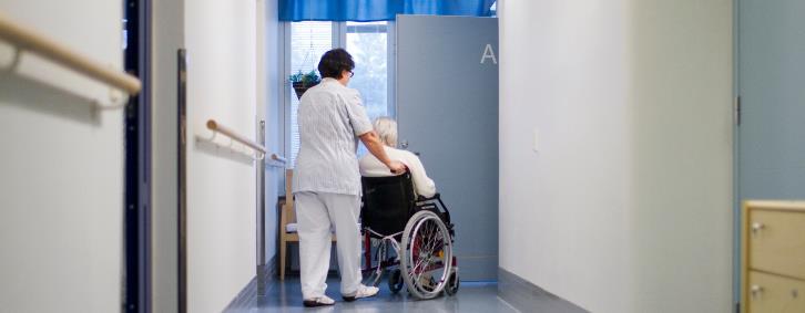 Palkkaus ja palkitseminen Palkankorotukset Virka- ja työehtosopimusten perusteella korotettiin viranhaltijoiden ja työntekijöiden tehtäväkohtaista palkkaa 1.2.