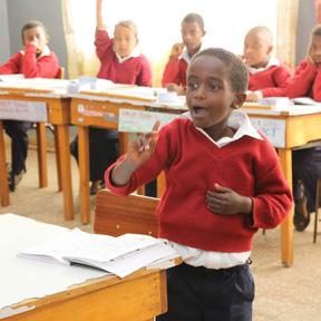 Yhä useampi kuuro lapsi saa opetusta omalla kielellään Etiopia Etiopiassa 112 uutta opettajaa sai viime vuonna koulutusta viittomakielessä ja kuurojen opettamisessa.