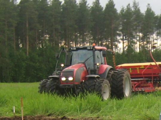 Ruokamultakerroksen rakenteen parantaminen Vähennä ajokerrat minimiin varsinkin märällä maalla.