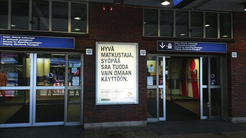 aajassa Koonnut Mirja Karlsson Nuuska on syöpä -kampanja näkyi viime kesänä muun muassa Katajanokan laivaterminaalissa Helsingissä.