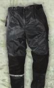 kpl 4 heijastusluokat pinta-ala 3, teho 2 4 pakkasta kestävä D-lenkki 4 65%/35% Polyester/ Cotton 245g/m2 4 taskuja 14 kpl mm.