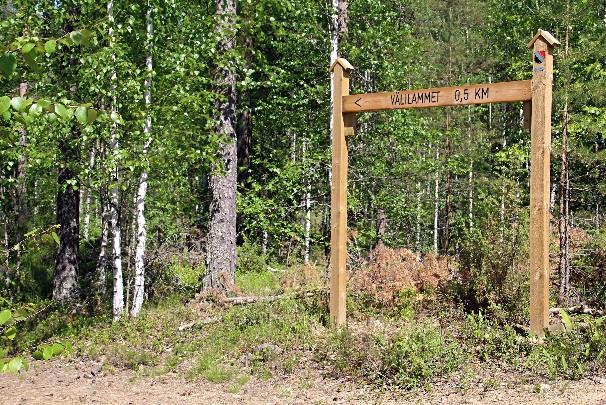 Laskeudutaan jyrkähkö hiekkakuopan reuna alas ja suunnataan