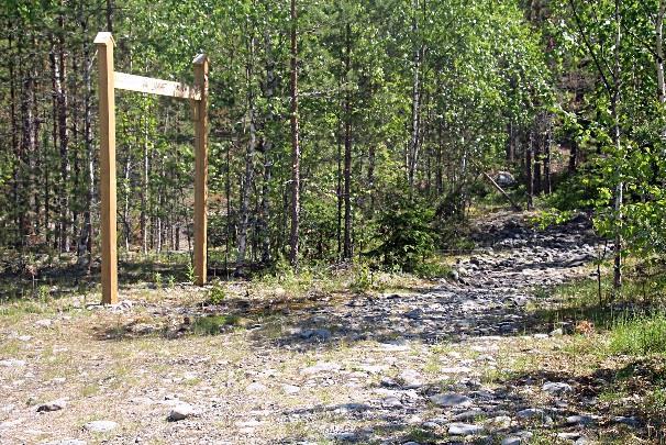 500m ja melkoisen loppulaskun jälkeen polku laskeutuu oikealta tulevalle