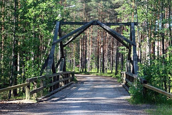 Lykynlampi 9,3km taakse sekä Joensuu 6,2km oikealle alas.