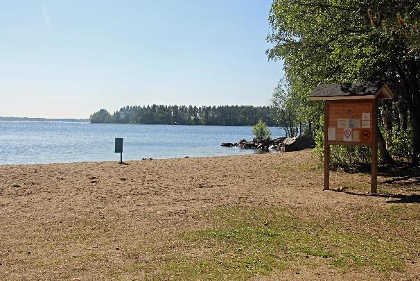 Ennen Heinäpuron sillan ylitystä vasemmalle osoittavat mäntypuisto- ja