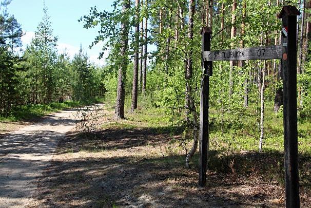 Vasemmalla 700m päässä on Utranharjun tulipaikka pienen lammen