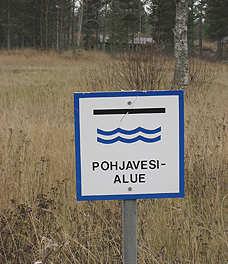 Juho-Ville Koskimaa OPINNÄYTETYÖ 12 (49) Suojaus rakennetaan tilanteessa, jossa toteutuvat kolme seuraavaa ehtoa: 1. Pohjavesialueella on käytössä oleva vedenottamo tai tulee olemaan vedenottoalue. 2.