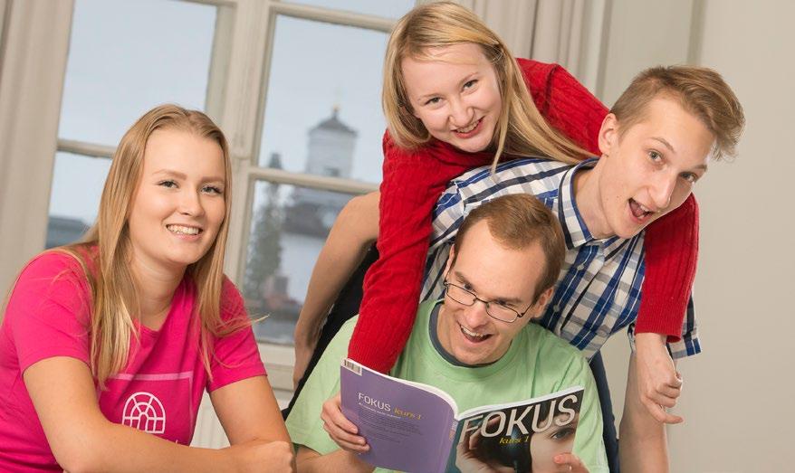 kinto kestää kolme vuotta. Ensimmäinen vuosi on valmistava vuosi, jolloin opiskellaan suomalaisen lukion kursseja pääosin englanniksi.
