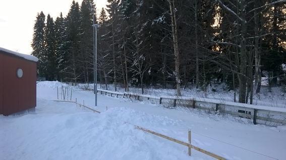 Kaavaselostus 6 (21) Kuva 3 koulun eteläpuolista metsikköä Rakennettu ympäristö Koulun ympäristössä on pientaloalueita.