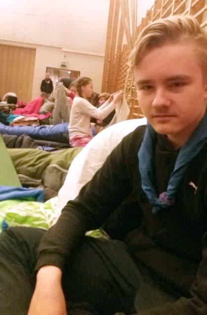 Väsynyt tarpoja Henri Lehojärvi rankan työillan jälkeen. Kuva: Lauri Mäkipää. Markus Kuivanen jäi loukkuun Turun Kakolassa. Kuva: Henri Lehojärvi.