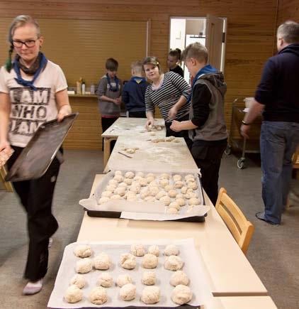 Työssä sudenpennut Väinö Koski ja Niko Lintula,
