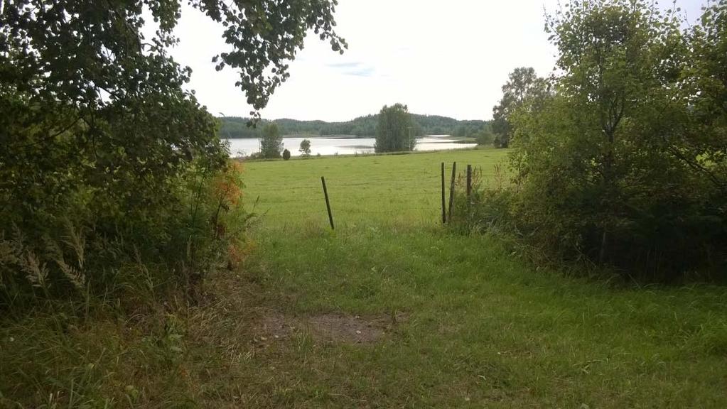 Putkilahden kyläselvitys 20.6.2016/14.3.2017 (8) 1.1.3 Maisemarakenne, maisemakuva Selvitysalue kuuluu lähes kokonaan valtakunnallisesti arvokkaaksi maisema -alueeksi luokiteltuun Putkilahden kulttuurimaisema-alueeseen.