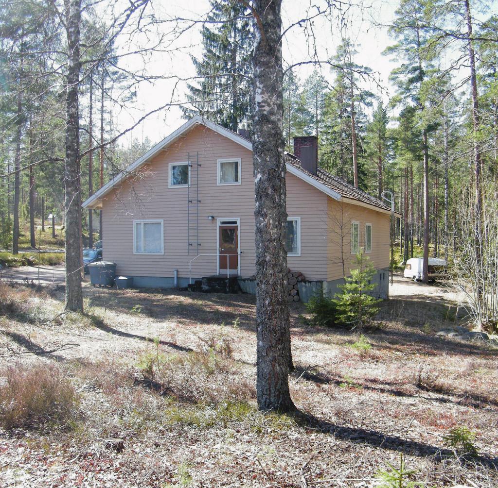 STUK-B 204 Kevo Sodankylä Oulanka Rovaniemi Tikkakoski Nurmijärvi Virolahti Helsinki Kuva 4.1. Seuranta-ase mat vuonna 2015. Bild 4.1. Bevaknings stationerna under året 2015. Fig. 4.1. Monitoring stations in 2015.