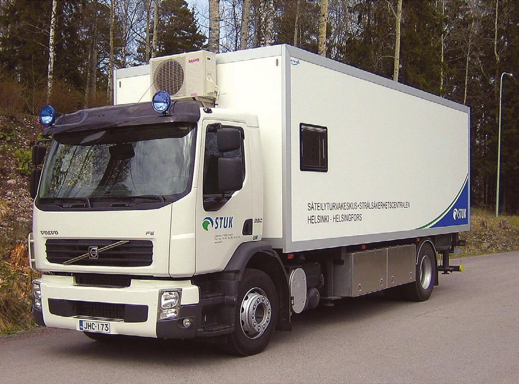 STUK-B 204 Kuva 10.1a. Kokokehomittauksissa käytettävä liikkuva laboratorio. Bild 10.1a. Det mobila laboratoriet som används för helkroppsmätningar.