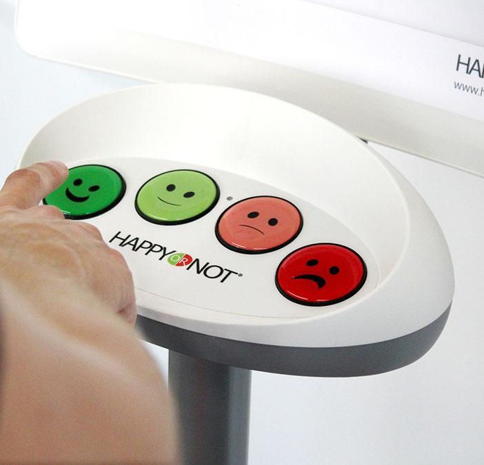 6 2 TEORIA 2.1 Asiakaspalautteiden kerääminen Nykyaikana yritykset panostavat yhä enemmän asiakastyytyväisyyten. On sanomattakin selvää, että tyytyväinen asiakas palaa mielellään asioimaan uudestaan.